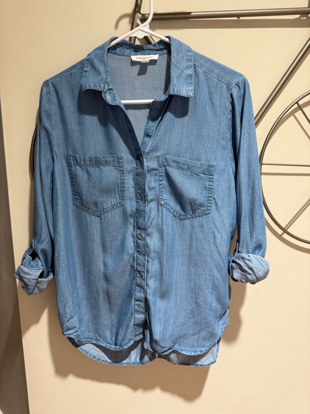beachlunchlounge Light Blue Chambray Top - Small